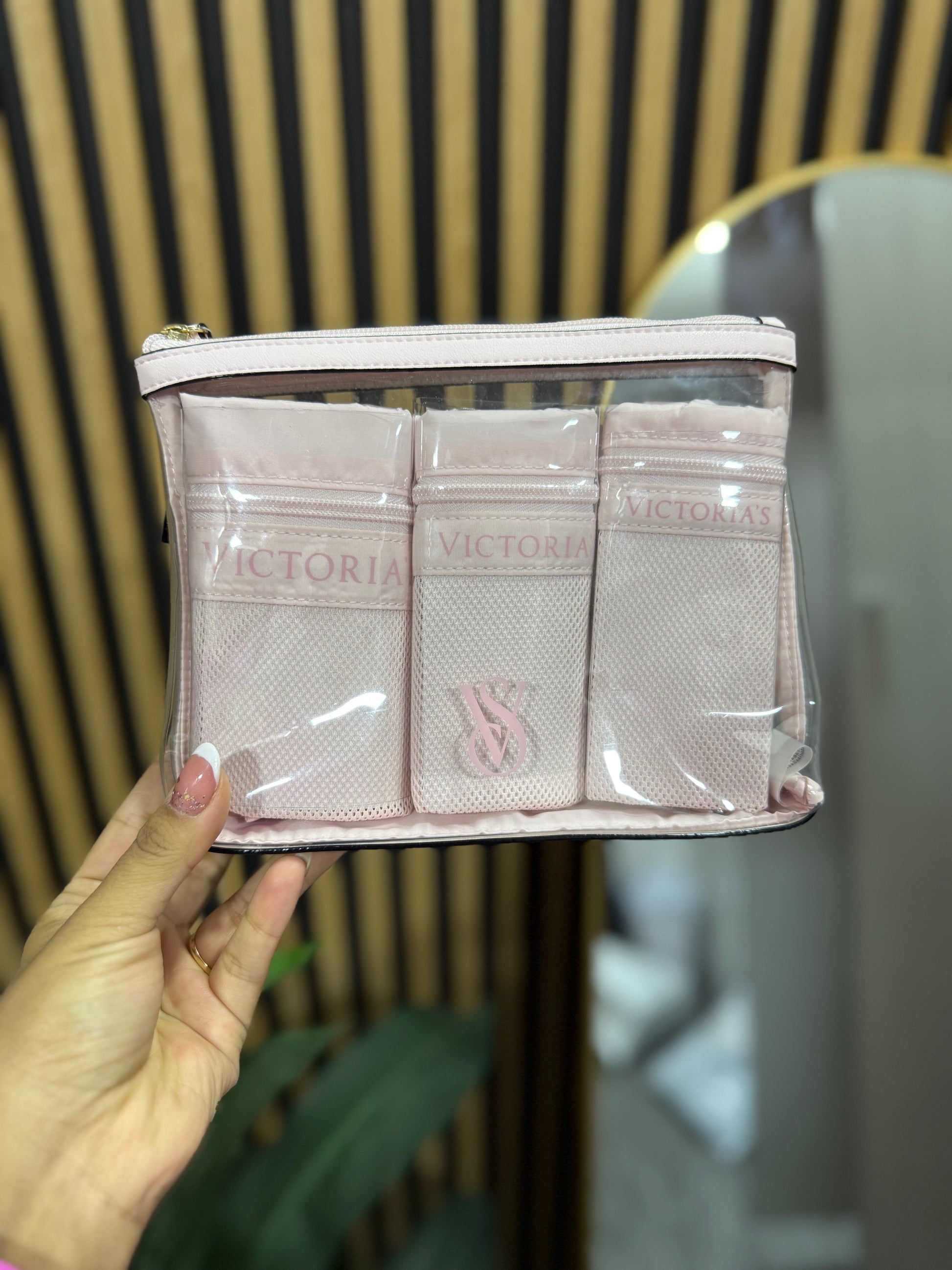 Pack de 3 bolsas y cosmetiquero VS