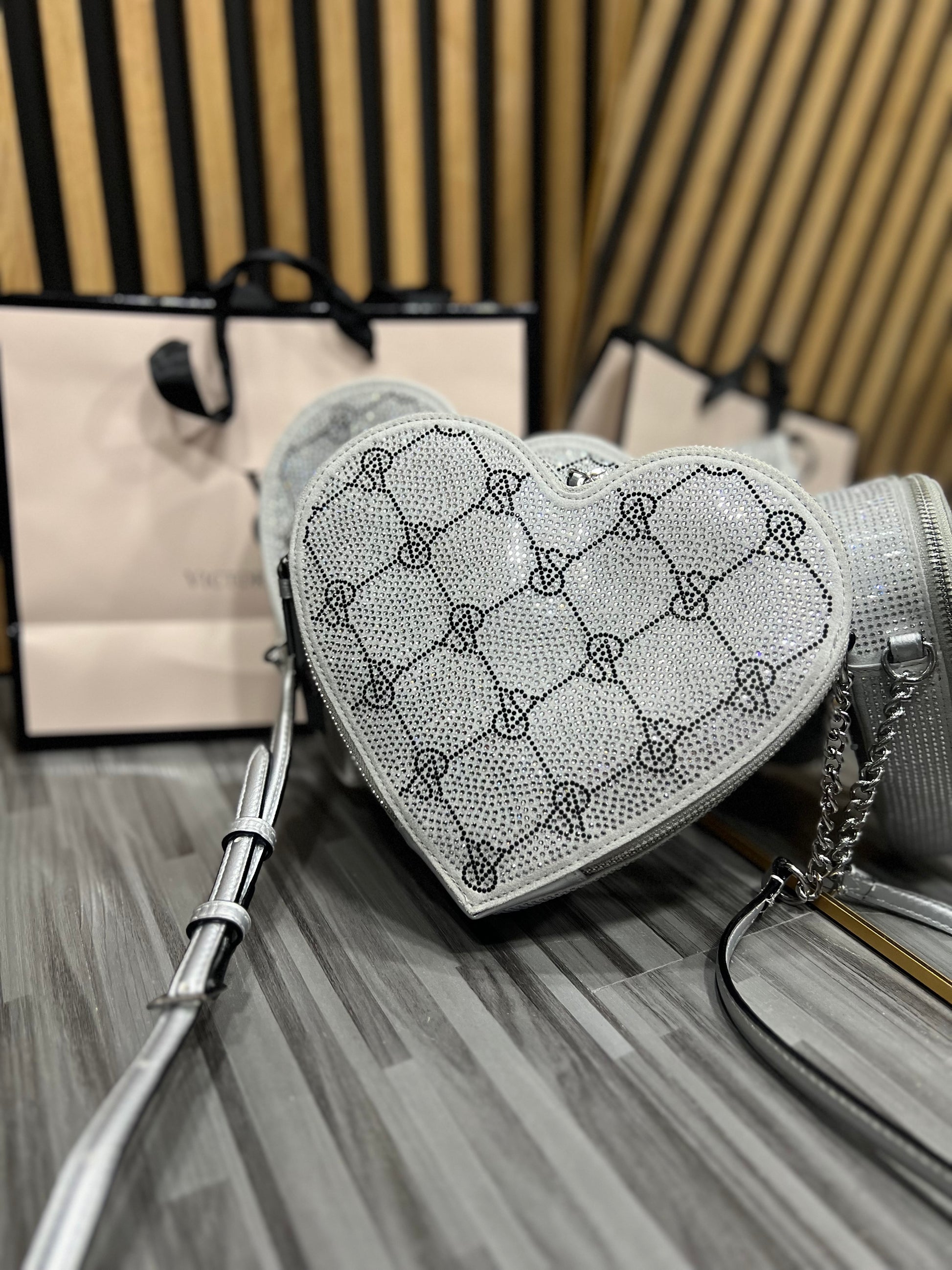 Crossbody corazón Victoria’s Secret