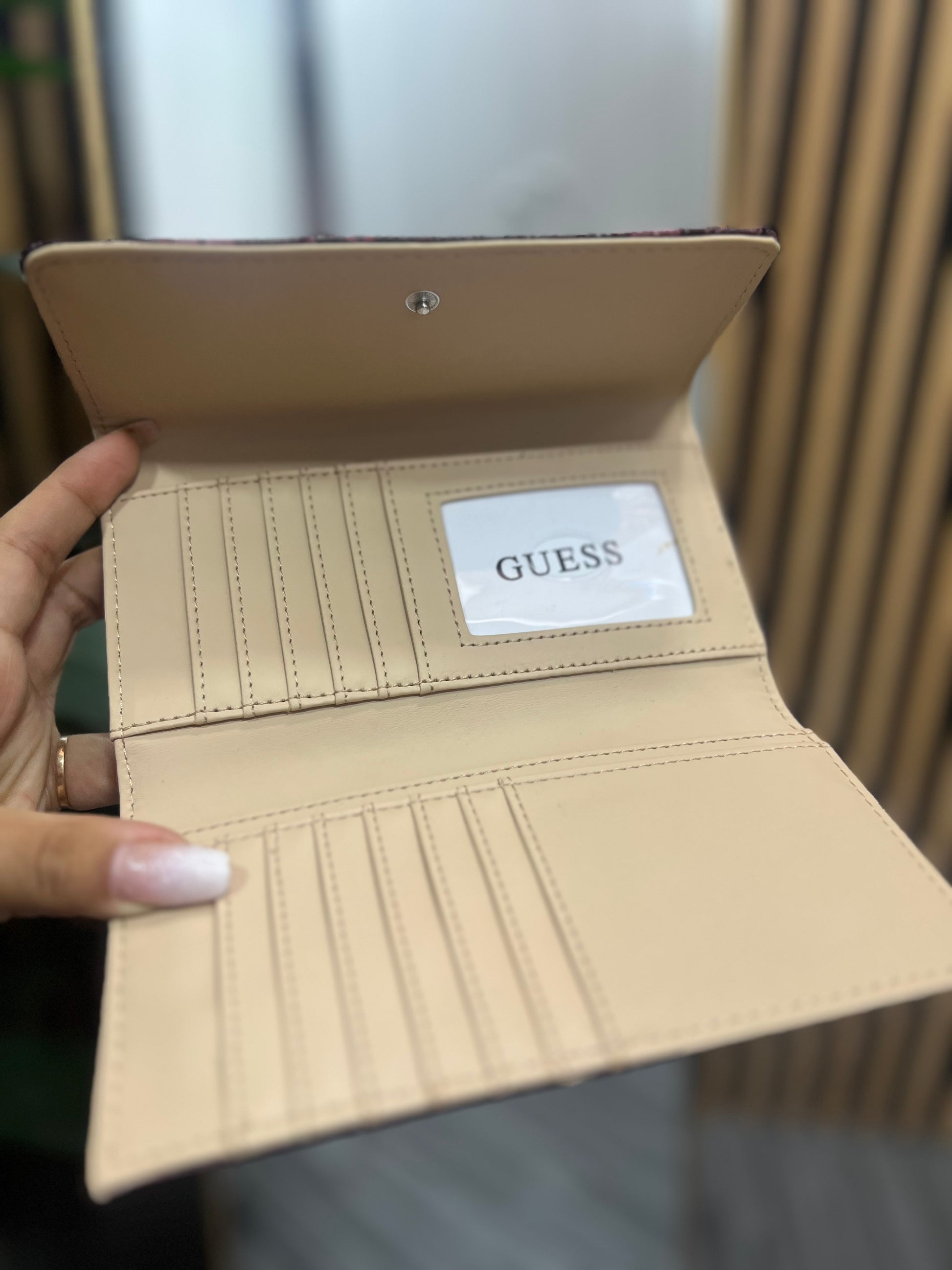 Billetera Guess