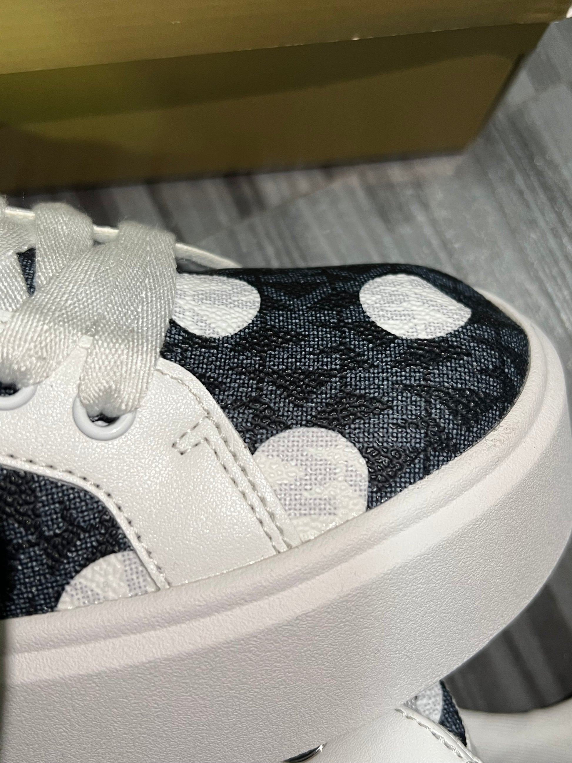 Zapatilla edición limitada Romey MK