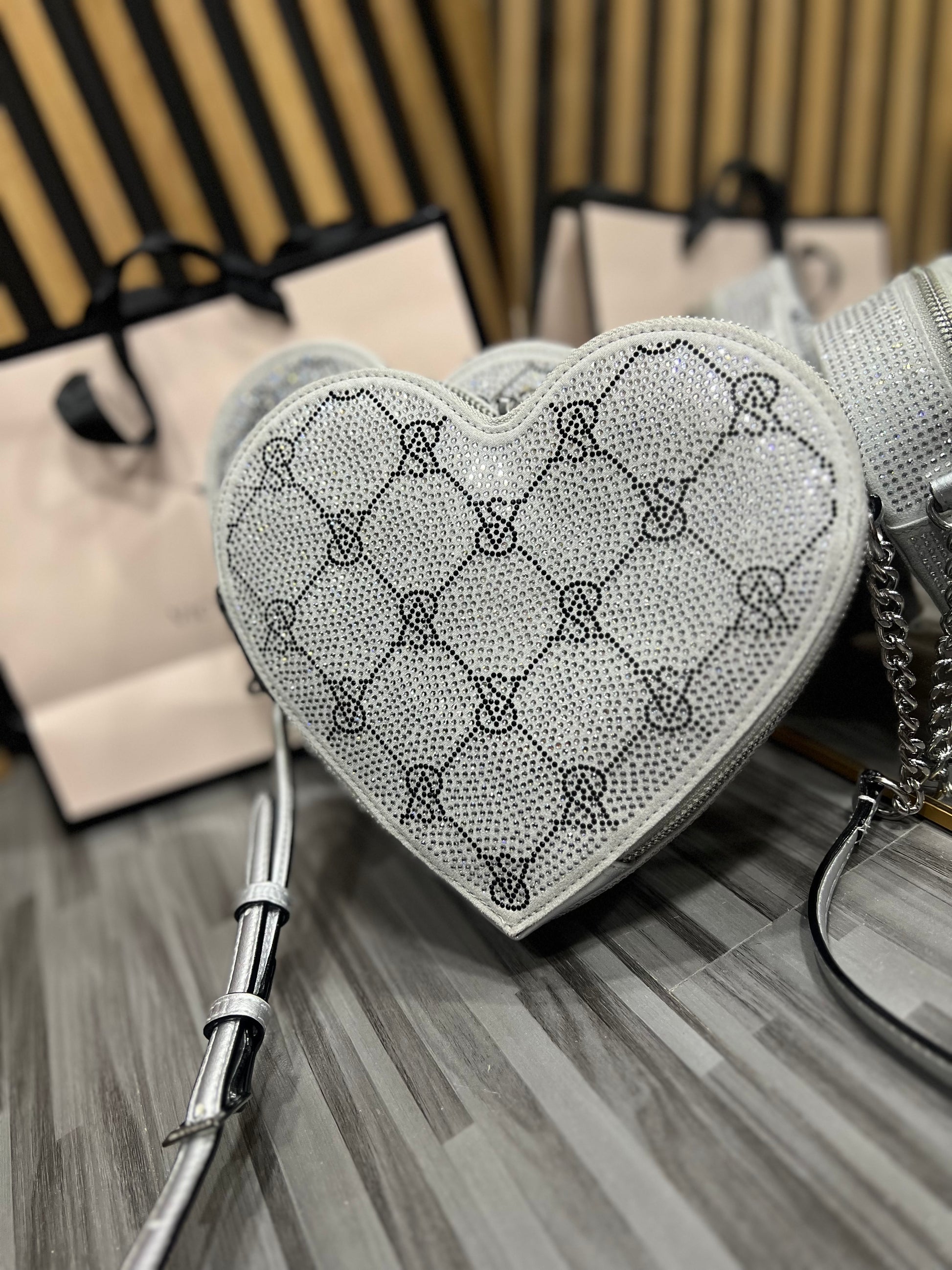 Crossbody corazón Victoria’s Secret