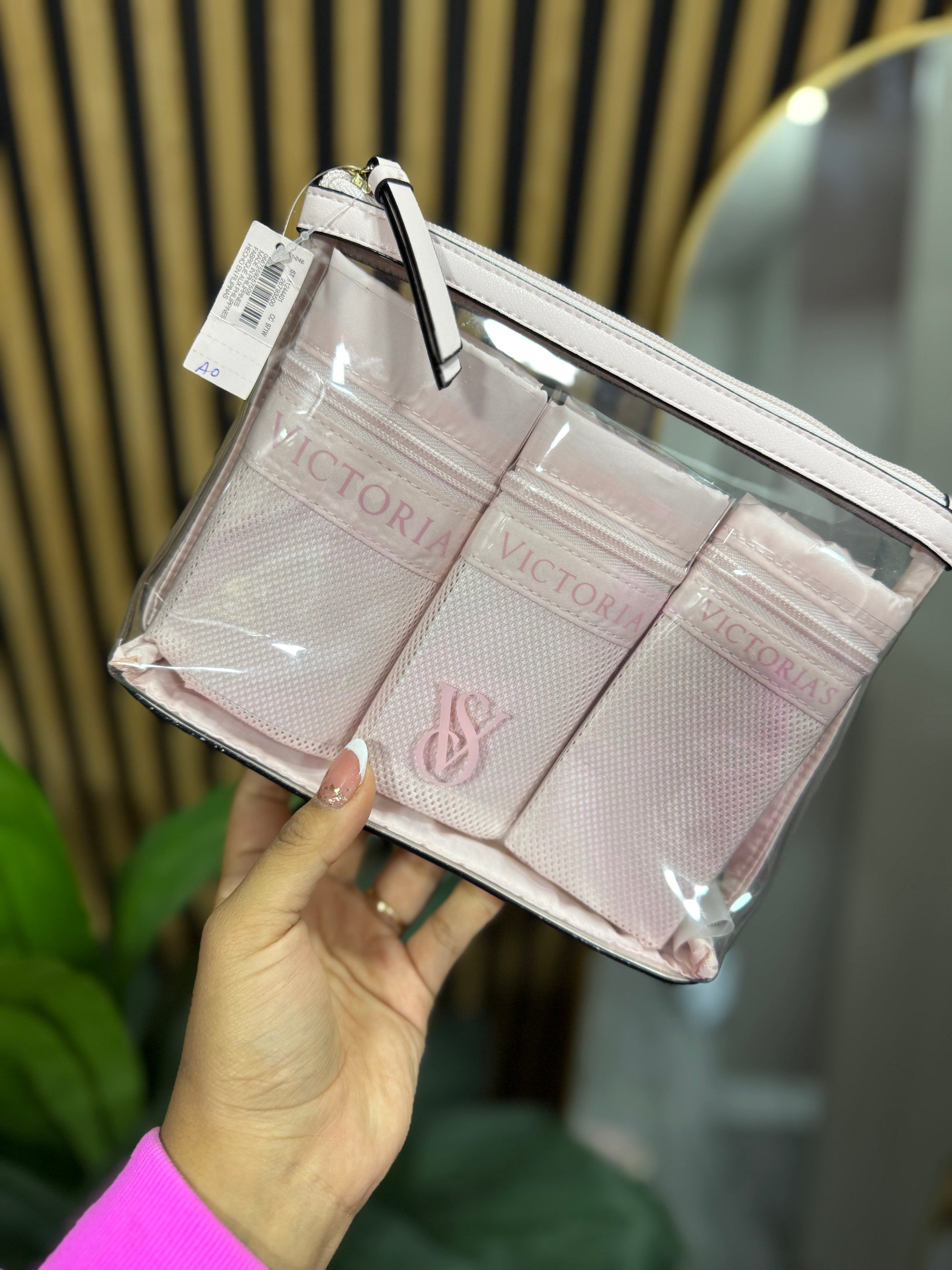 Pack de 3 bolsas y cosmetiquero VS