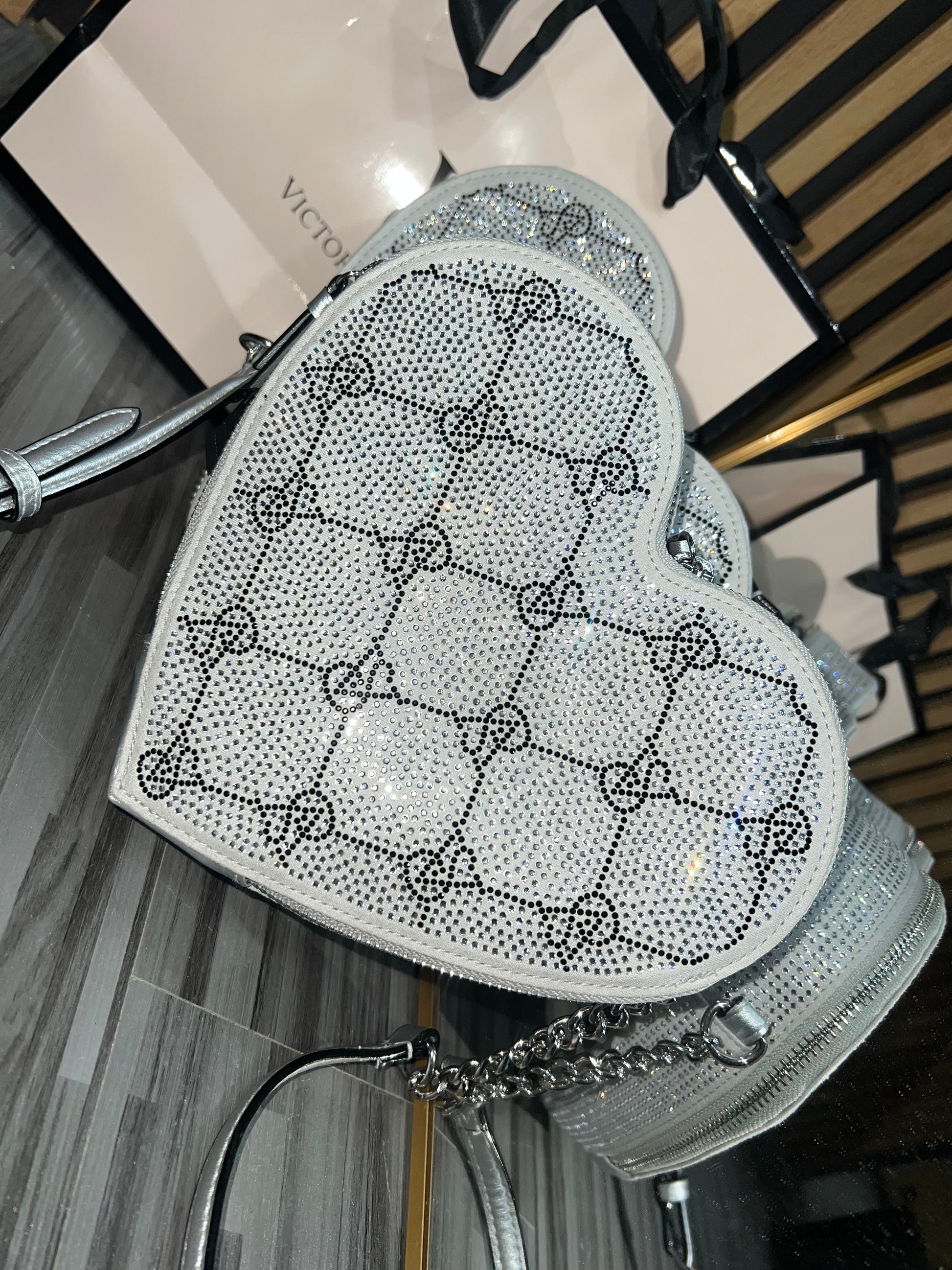 Crossbody corazón Victoria’s Secret